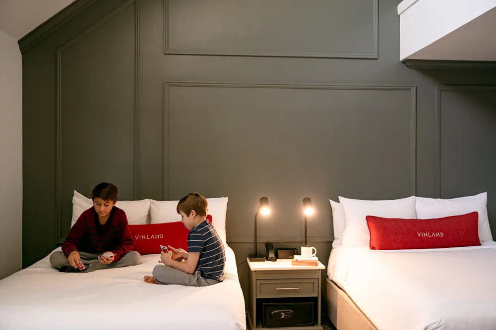 Vinland Hotel & Lounge